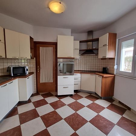 The Florens Residence Near The Beach With The Pool, Bbq And Kids Playground, Zadar Diklo Δωμάτιο φωτογραφία