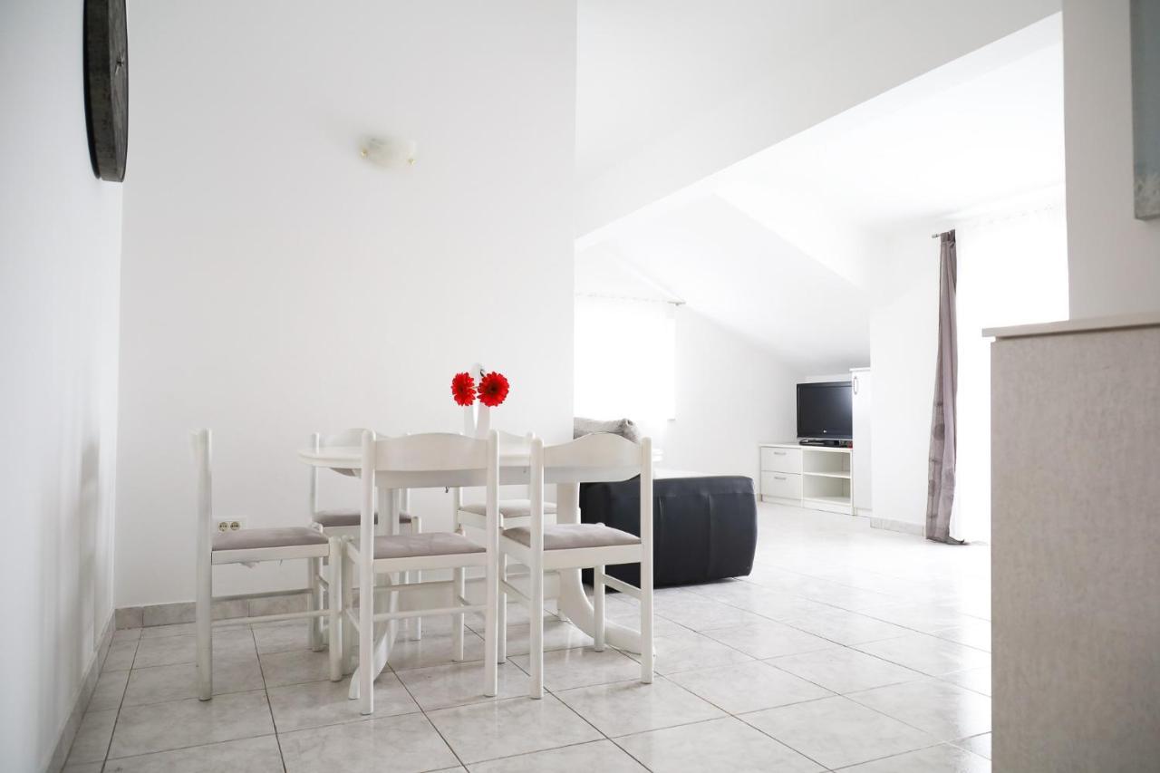 The Florens Residence Near The Beach With The Pool, Bbq And Kids Playground, Zadar Diklo Εξωτερικό φωτογραφία